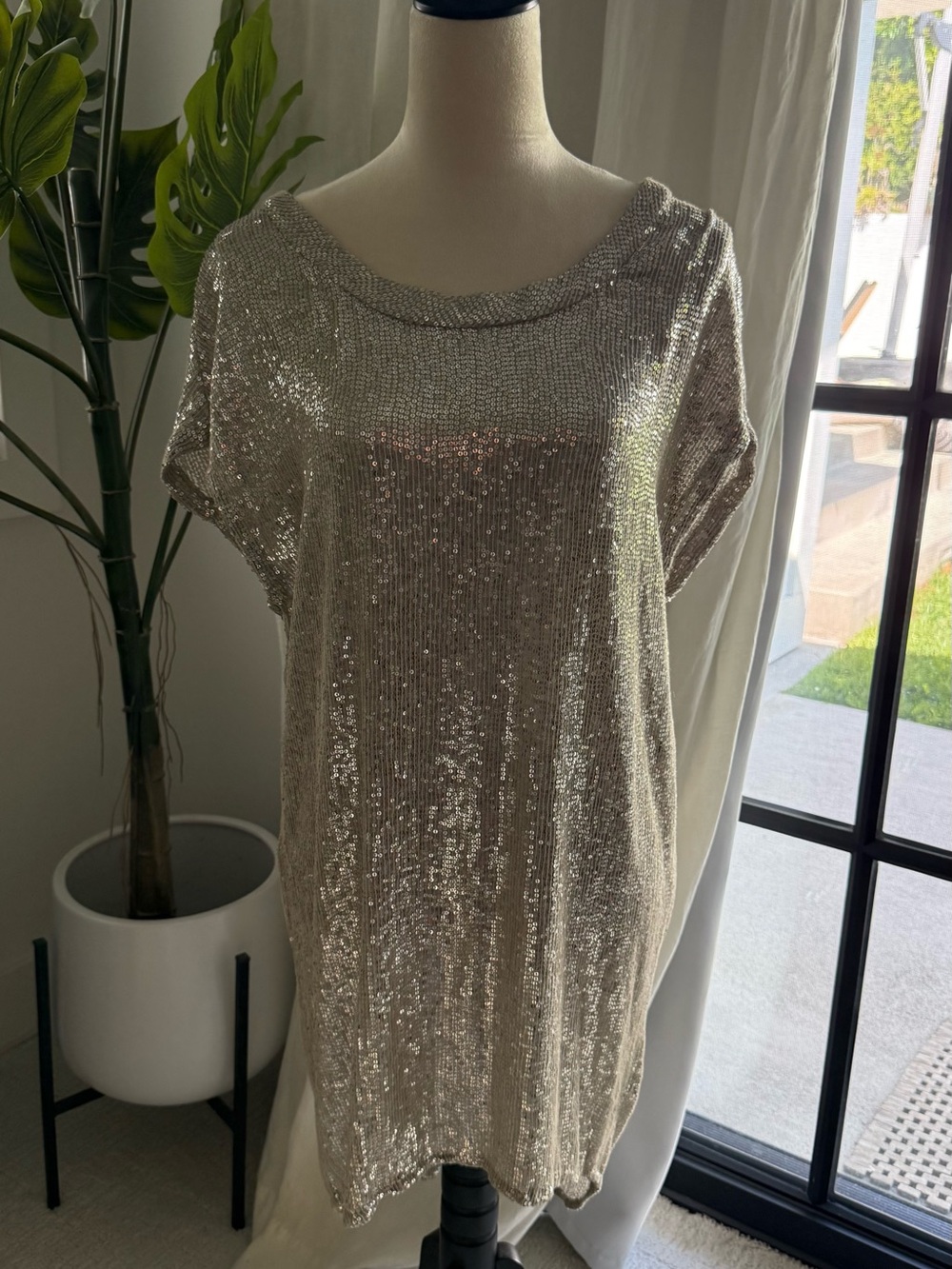 Diane Von Furstenberg Silver Sequin Short Sleeve Mini Dress